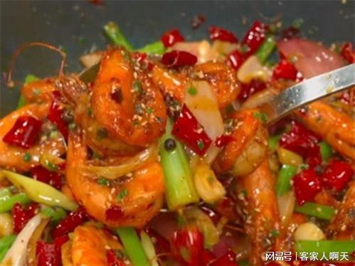 干锅香辣虾做法视频,美味诱人，一锅搞定！